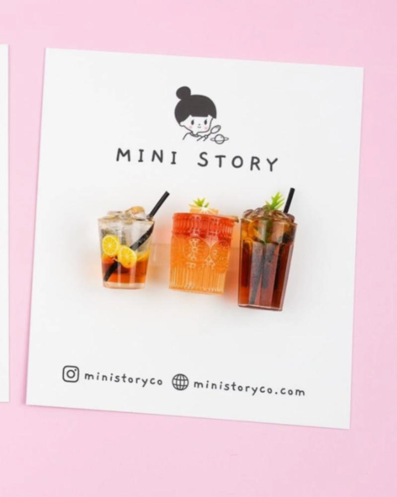 Two cards with drinks and 'Mini Story' branding on a pink background